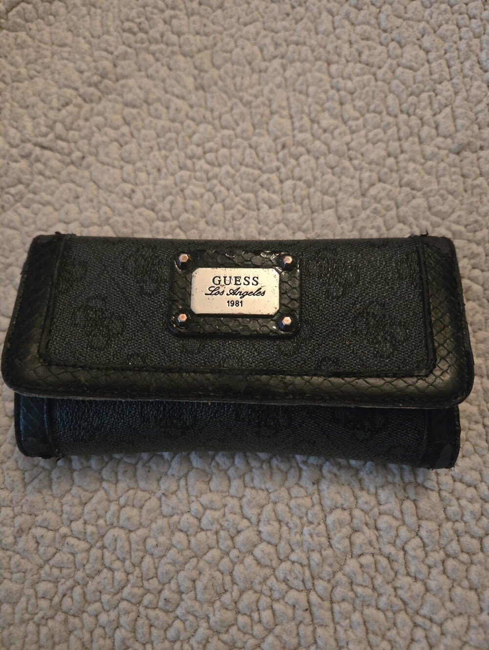 GUESS Black Logo-Print Trifold Wallet